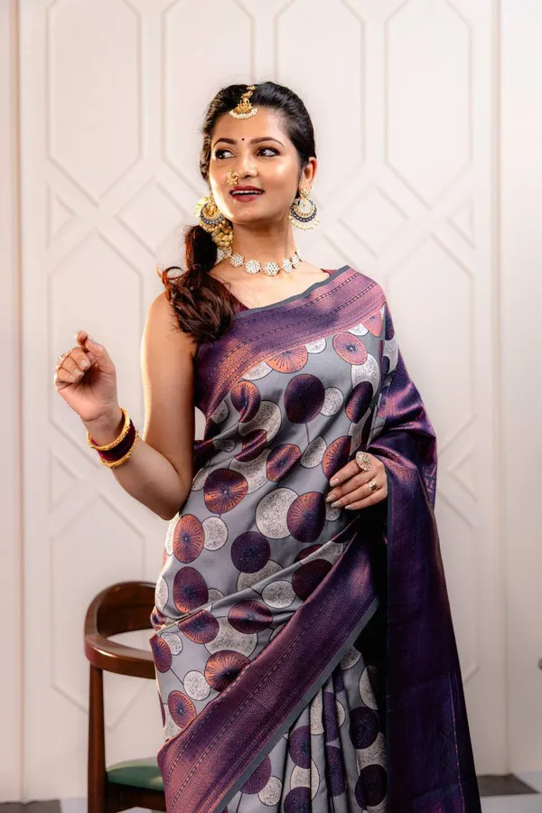 Woven_Kanjivaram_Jacquard_Banarasi_Silk_Saree