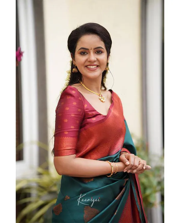 Woven_Kanjivaram_Jacquard_Banarasi_Silk_Saree