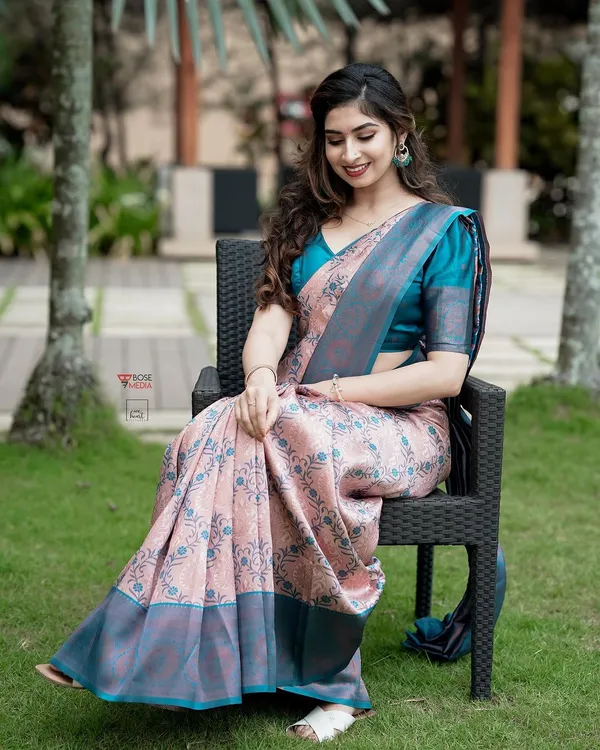 Woven_Kanjivaram_Jacquard_Banarasi_Silk_Saree