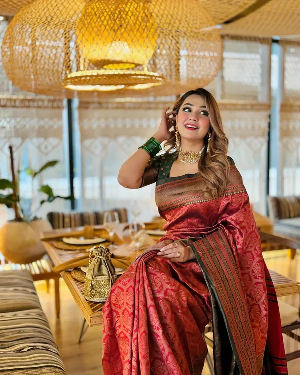 Woven_Kanjivaram_Jacquard_Banarasi_Silk_Saree
