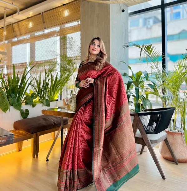 Woven_Kanjivaram_Jacquard_Banarasi_Silk_Saree