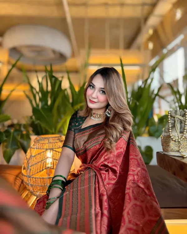 Woven_Kanjivaram_Jacquard_Banarasi_Silk_Saree