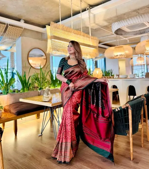 Woven_Kanjivaram_Jacquard_Banarasi_Silk_Saree