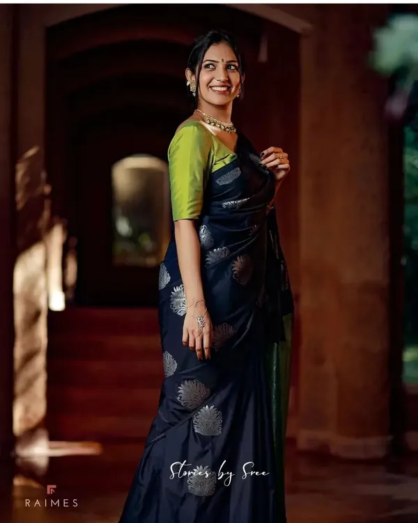 Woven_Kanjivaram_Jacquard_Banarasi_Silk_Saree