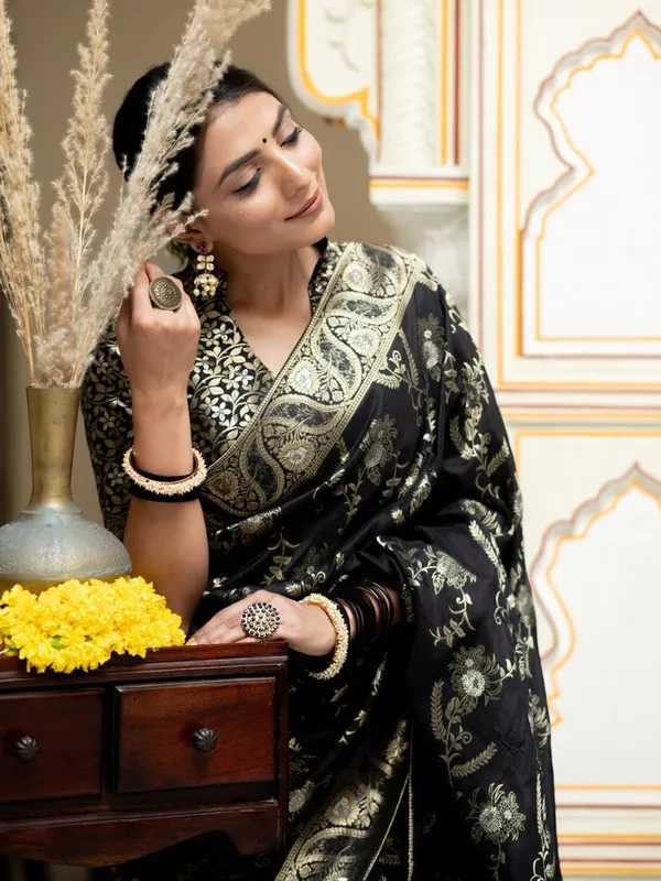 Woven_Kanjivaram_Jacquard_Banarasi_Silk_Saree