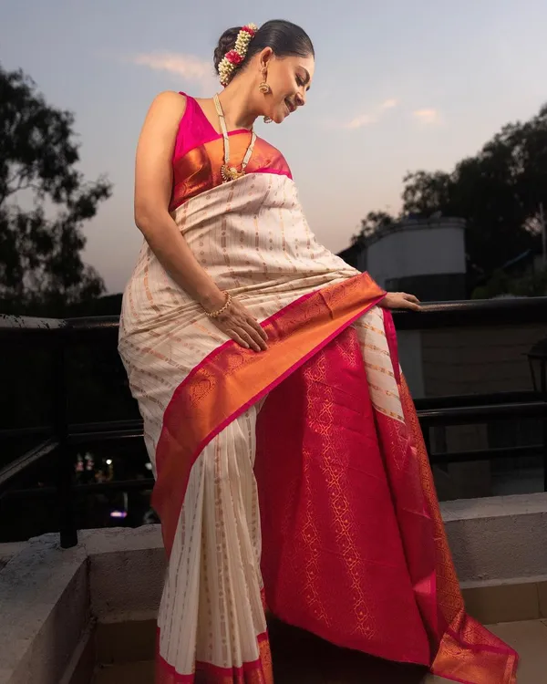 Woven_Kanjivaram_Jacquard_Banarasi_Silk_Saree