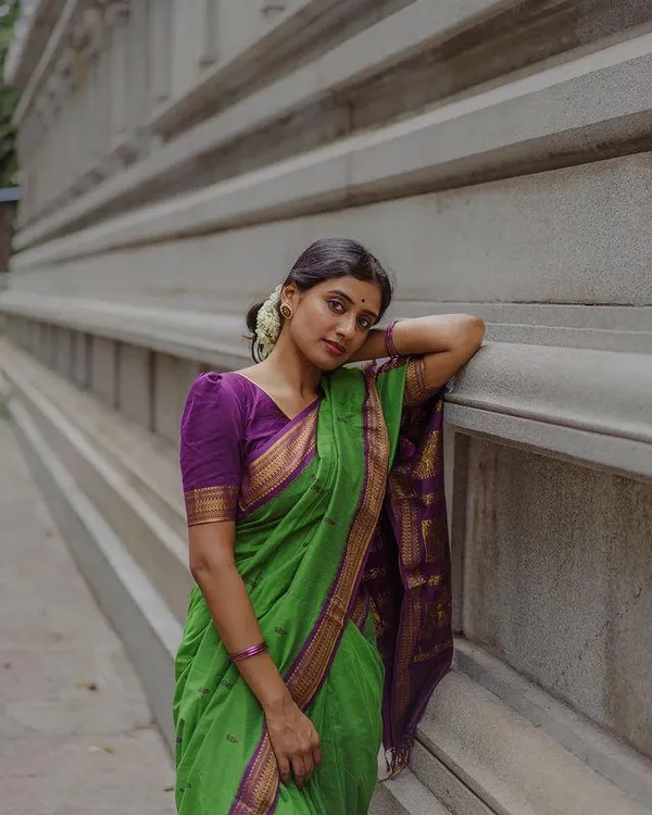 Woven_Kanjivaram_Jacquard_Banarasi_Silk_Saree