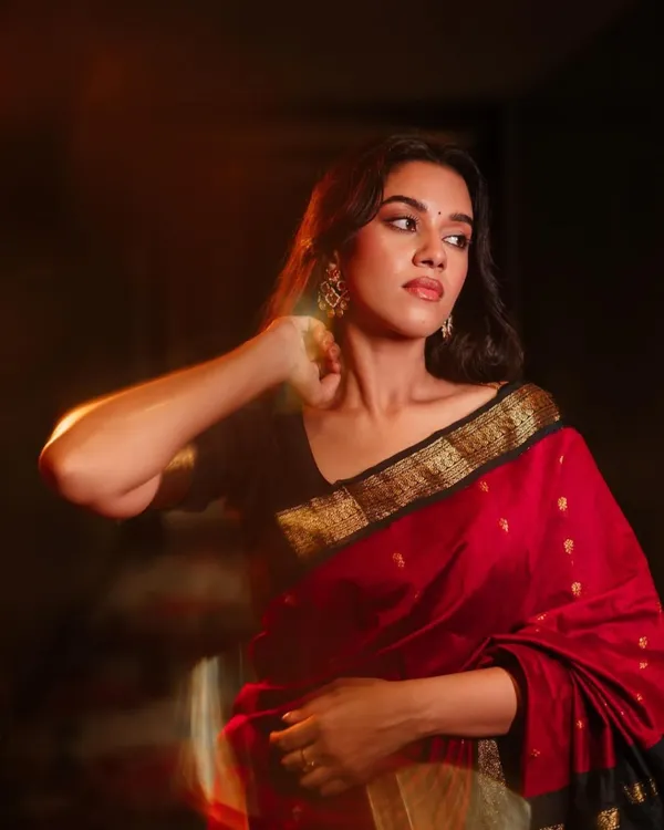 Woven_Kanjivaram_Jacquard_Banarasi_Silk_Saree