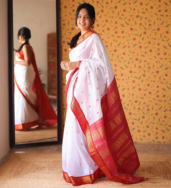 Woven_Kanjivaram_Jacquard_Banarasi_Silk_Saree