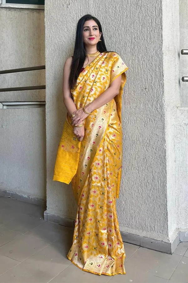 Woven_Kanjivaram_Jacquard_Banarasi_Silk_Saree