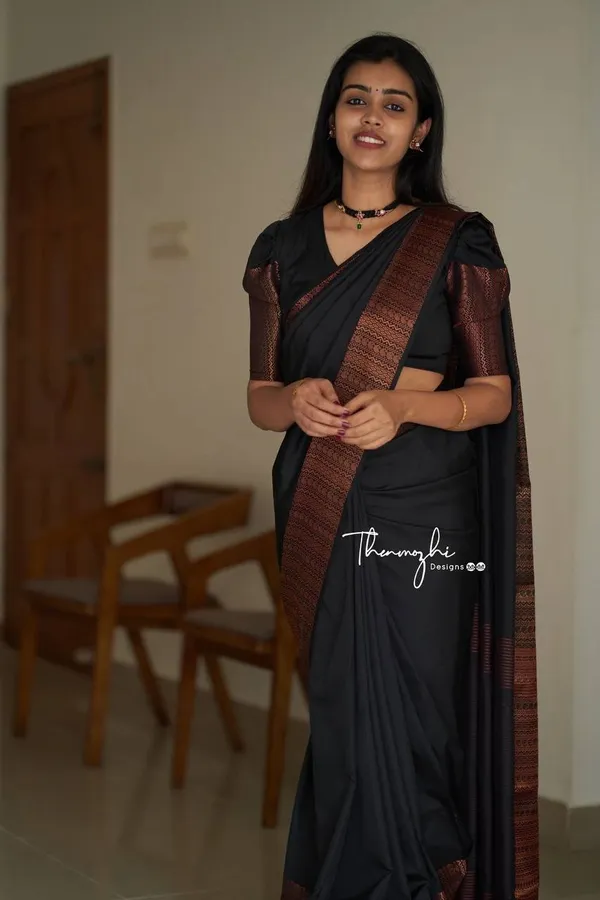 Woven_Kanjivaram_Jacquard_Banarasi_Silk_Saree