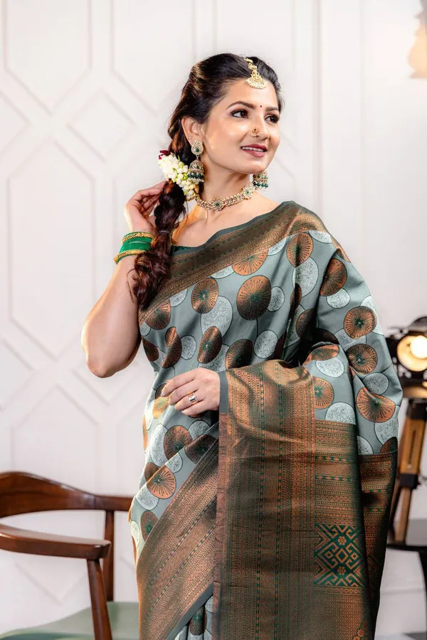Woven_Kanjivaram_Jacquard_Banarasi_Silk_Saree