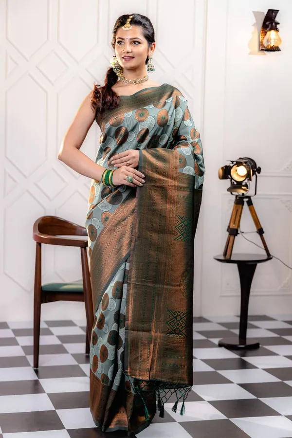 Woven_Kanjivaram_Jacquard_Banarasi_Silk_Saree