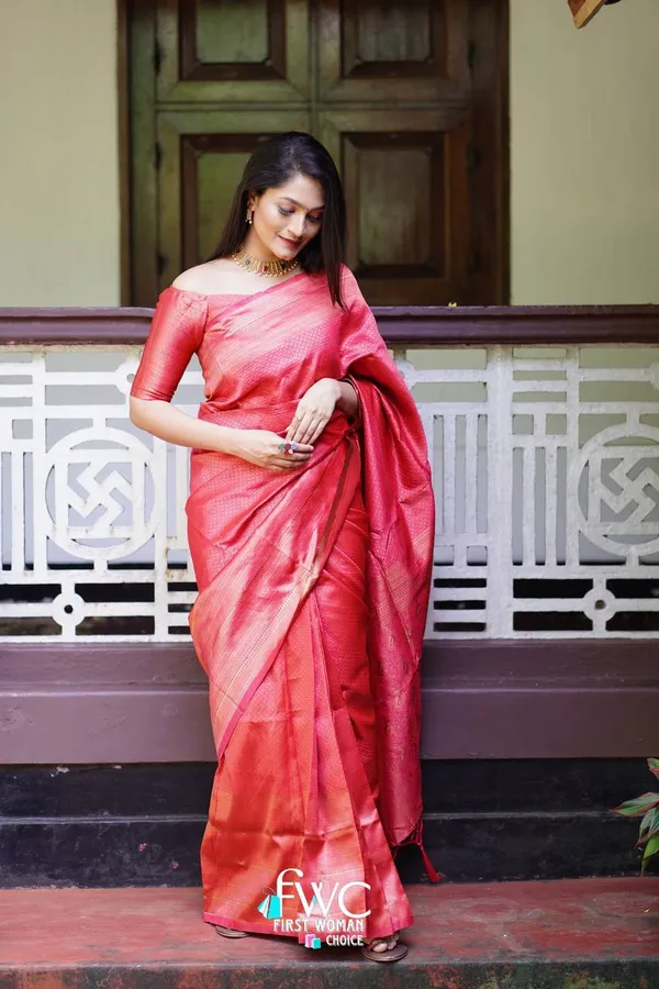 Woven_Kanjivaram_Jacquard_Banarasi_Silk_Saree