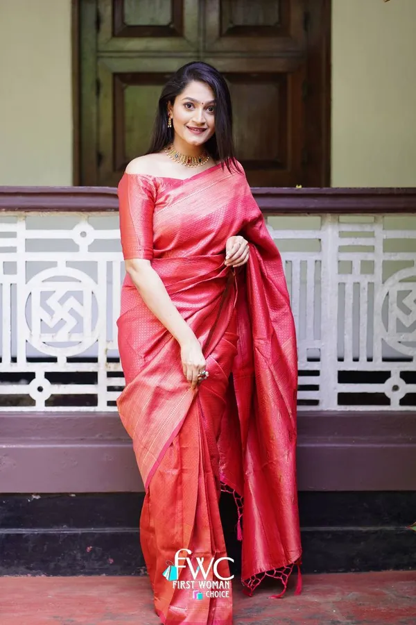 Woven_Kanjivaram_Jacquard_Banarasi_Silk_Saree