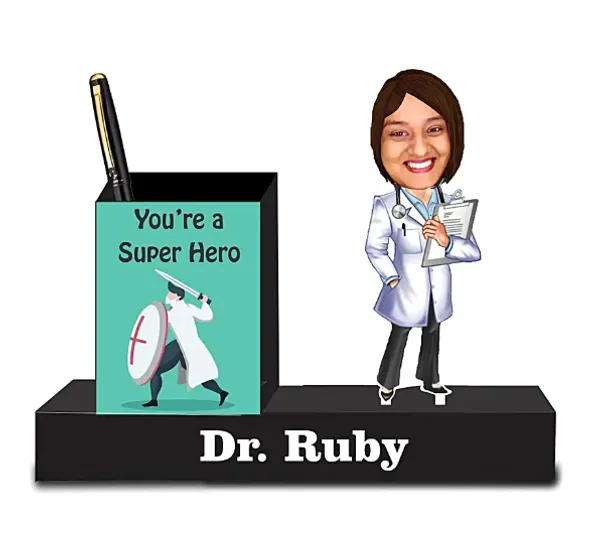 Personalized_Doctor_Caricature_Pen_Holder_Stand
