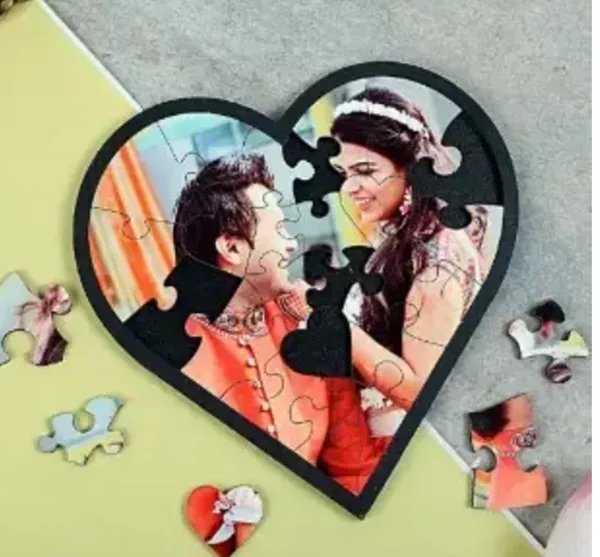 Heart-Shaped_Personalized_Puzzle_Photo_Frame