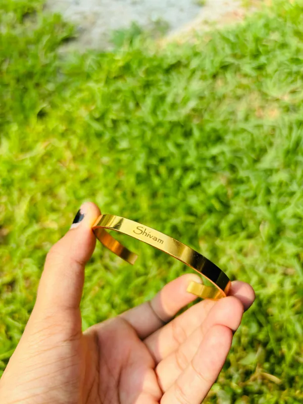 Customized_Gold_Unisex_Half_Cuff_Bracelet_with_Name_Engraving