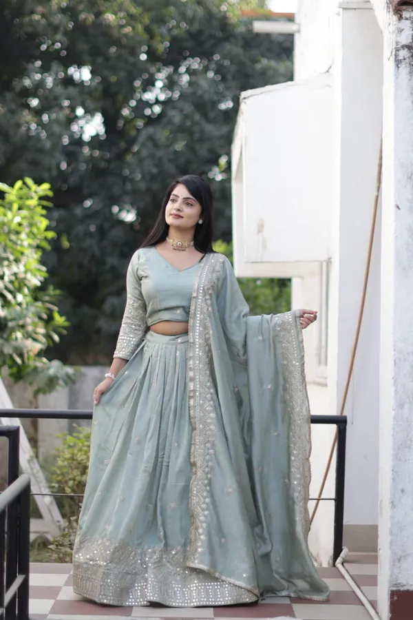 Stunning_Lehenga_crafted_from_Vichitra_fabric