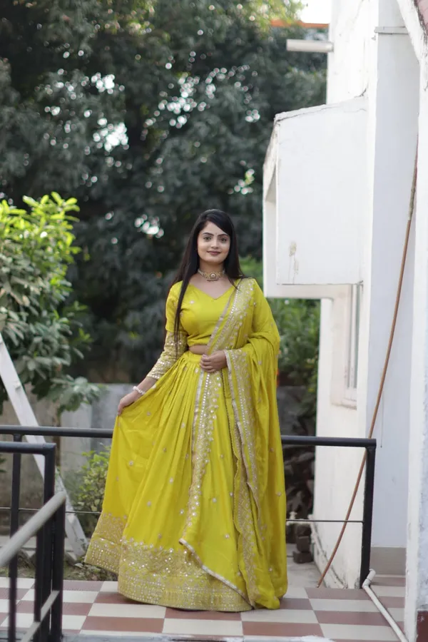 Stunning_Lehenga_crafted_from_Vichitra_fabric