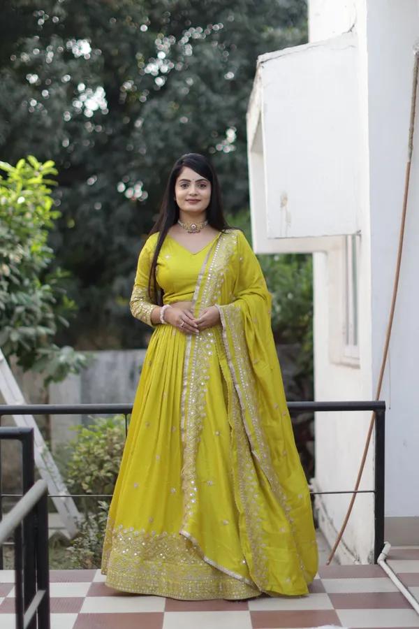 Stunning_Lehenga_crafted_from_Vichitra_fabric