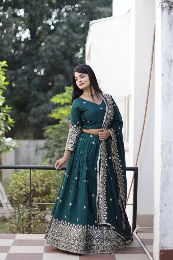 Stunning_Lehenga_crafted_from_Vichitra_fabric