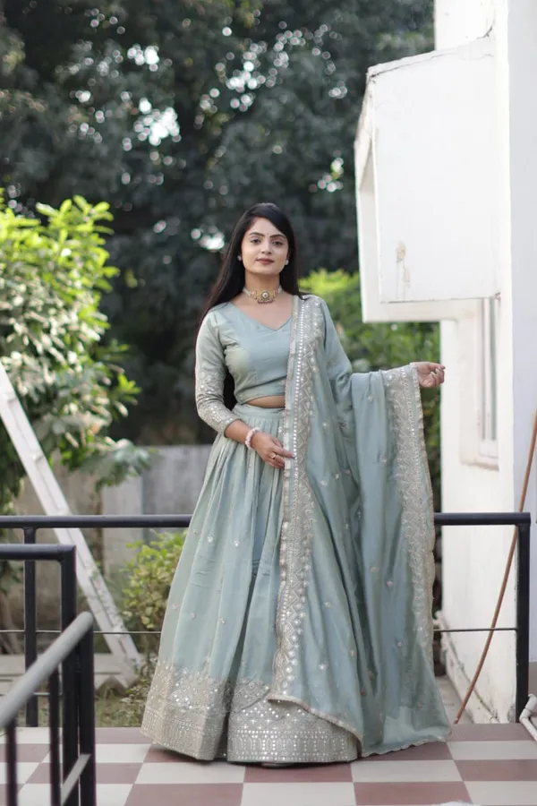 Stunning_Lehenga_crafted_from_Vichitra_fabric