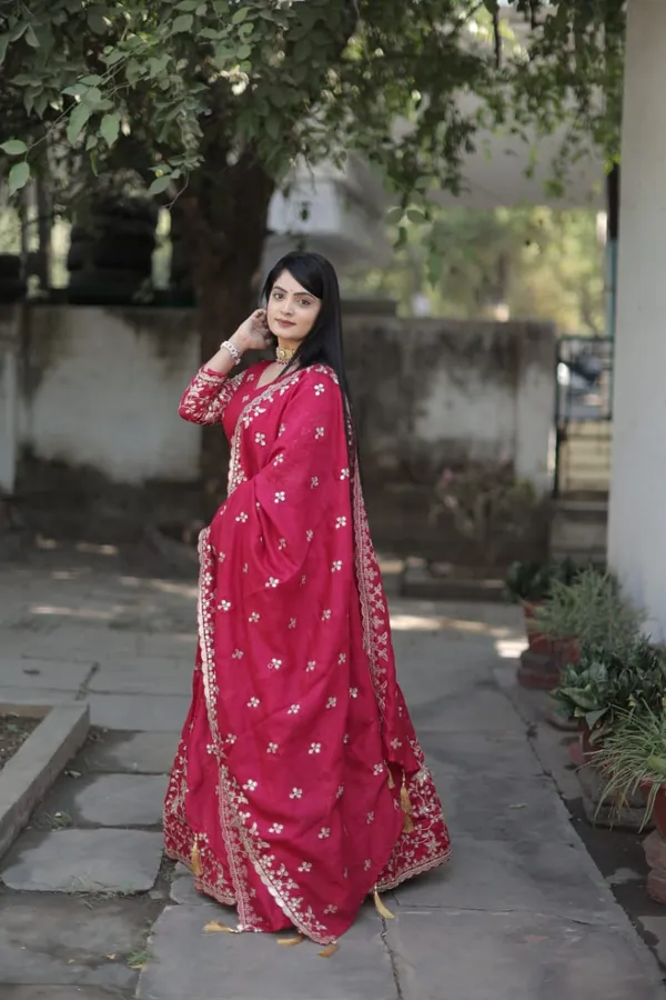 Stunning_Lehenga_crafted_from_premium_Vichitra_Simmer_fabric