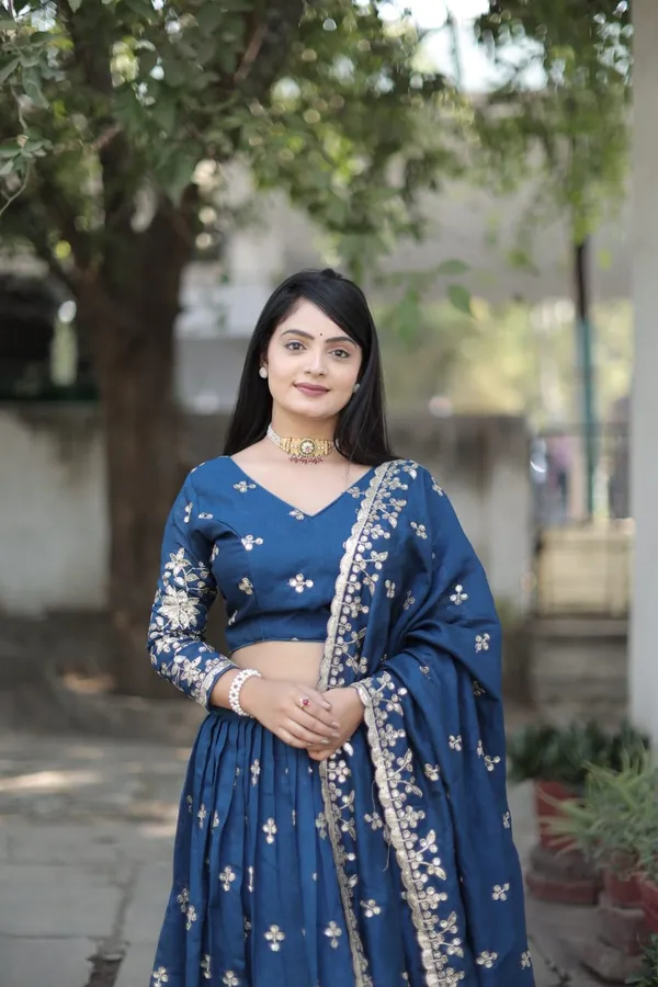 Stunning_Lehenga_crafted_from_premium_Vichitra_Simmer_fabric