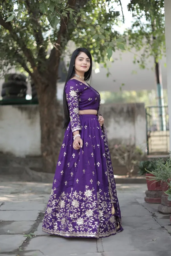Stunning_Lehenga_crafted_from_premium_Vichitra_Simmer_fabric