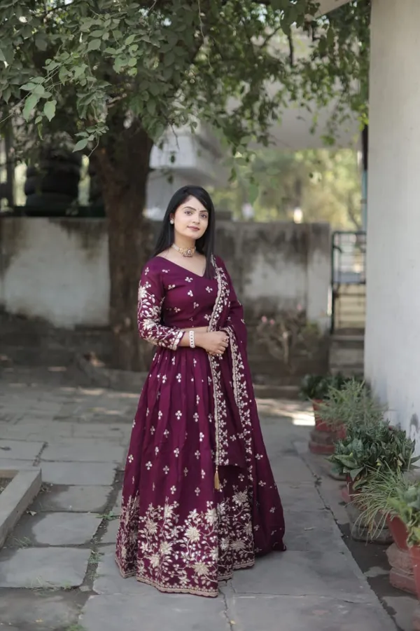 Stunning_Lehenga_crafted_from_premium_Vichitra_Simmer_fabric