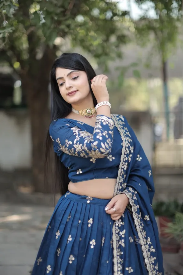 Stunning_Lehenga_crafted_from_premium_Vichitra_Simmer_fabric