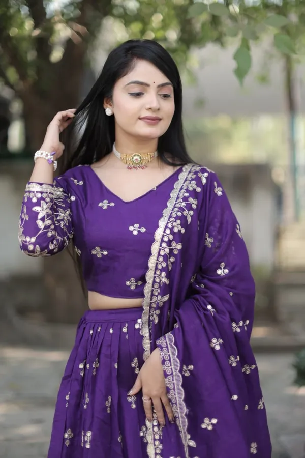 Stunning_Lehenga_crafted_from_premium_Vichitra_Simmer_fabric