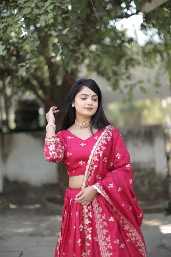 Stunning_Lehenga_crafted_from_premium_Vichitra_Simmer_fabric