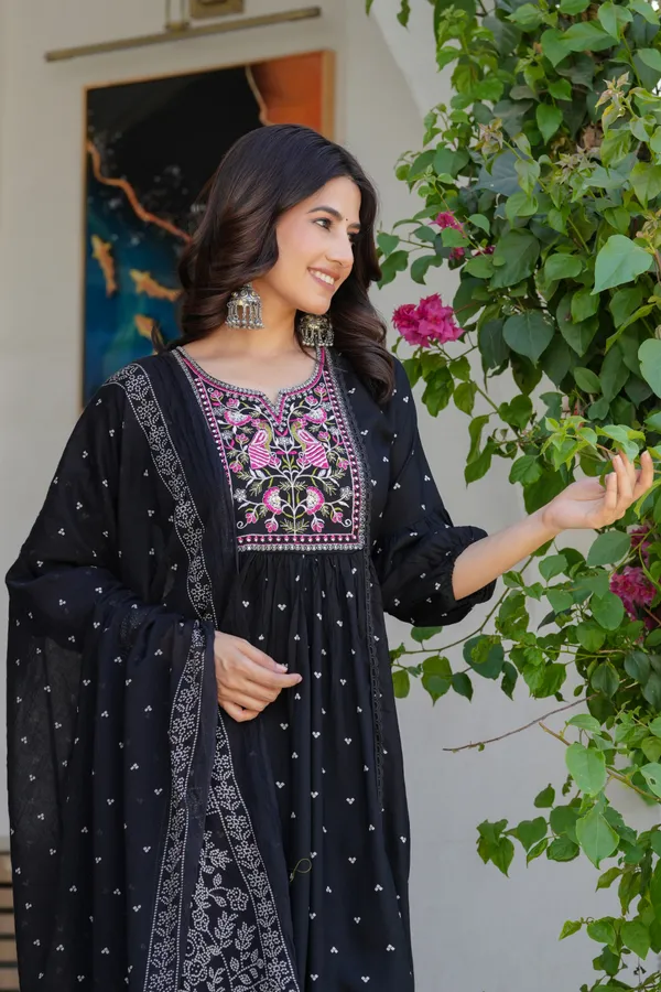 Embroidery_Kurta_Pant_Dupatta_Set_for_women