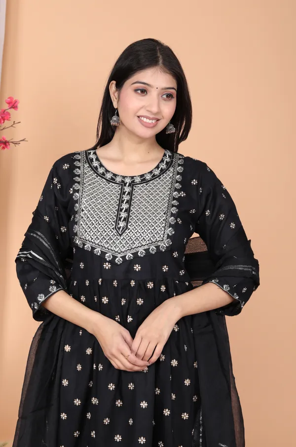 Black_Rayon_Embroidery_Kurta_Pant_Dupatta_Set_For_Women