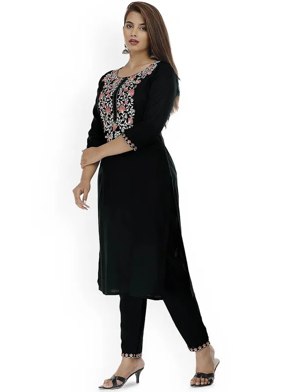 Black_Straight_Embroidery_Kurta_Pant_Set_|_Push_Premium_For_Women