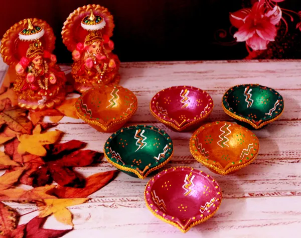 Pack_Of_6_Multicolor_Earthenware_&_Terracotta_Diya_Set