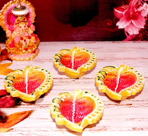 Pack_Of_8_Multicolor_Earthenware_&_Terracotta_Diya_Set