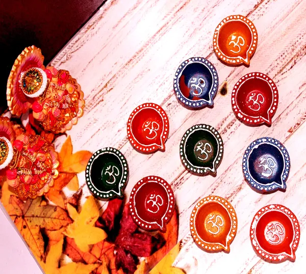 Pack_Of_10_Multicolor_Earthenware_&_Terracotta_Diya_Set