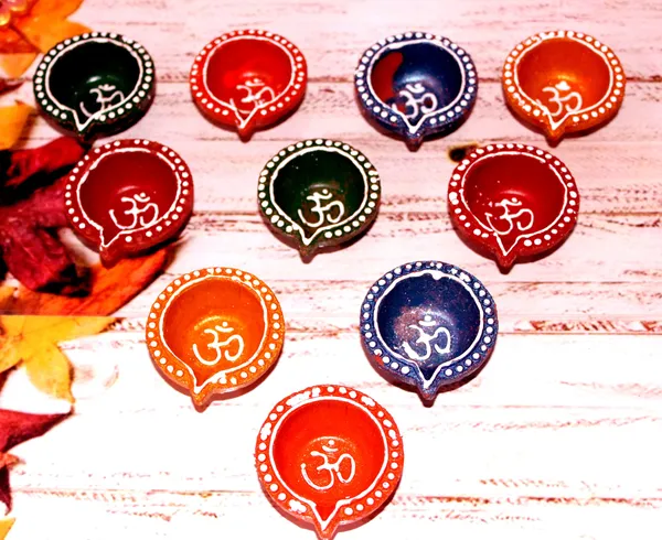 Pack_Of_10_Multicolor_Earthenware_&_Terracotta_Diya_Set