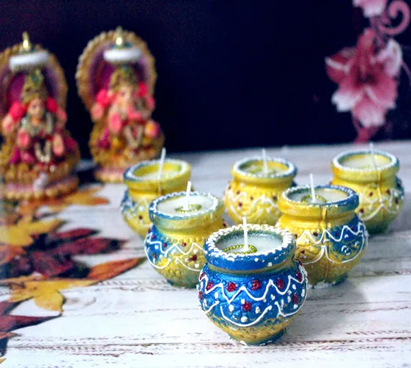 Pack_Of_6_Multicolor_Earthenware_&_Terracotta_Diya_Set