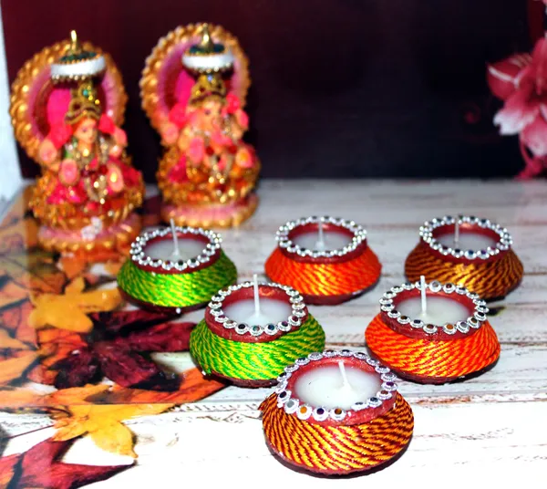 Pack_Of_6_Multicolor_Earthenware_&_Terracotta_Diya_Set