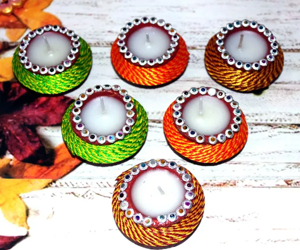 Pack_Of_6_Multicolor_Earthenware_&_Terracotta_Diya_Set