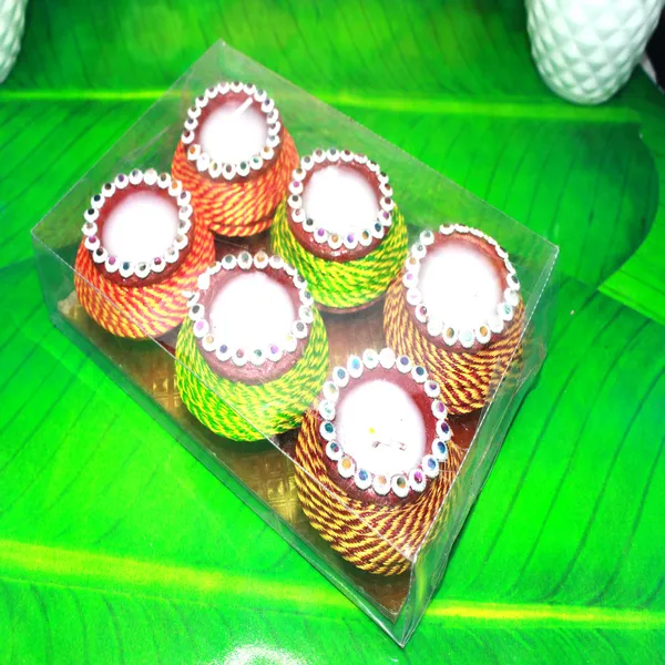 Pack_Of_6_Multicolor_Earthenware_&_Terracotta_Diya_Set