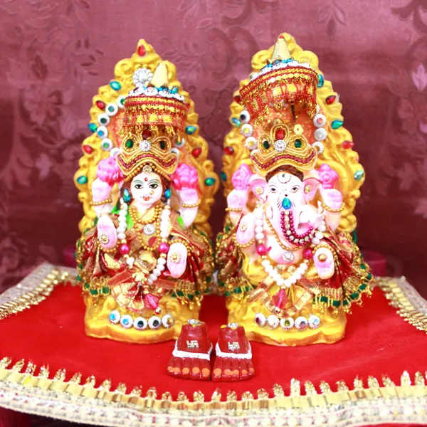 Multicolor_Glossy_Finish_Clay_Religious_Idol_&_Figurine_Showpiece