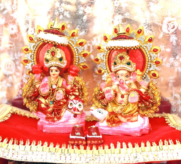 Multicolor_Glossy_Finish_Clay_Religious_Idol_&_Figurine_Showpiece