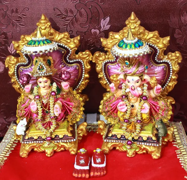 Multicolor_Diamond_Dust_Premium_Finish_Clay_Religious_Idol_&_Figurine_Showpiece