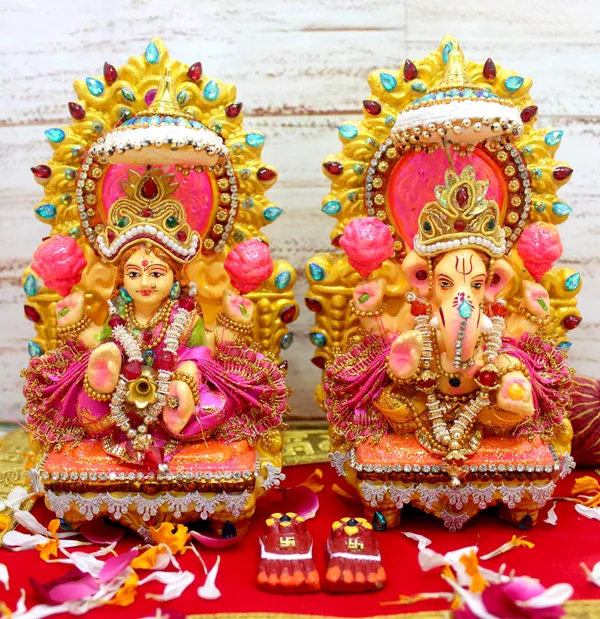 Multicolor_Glossy_Finish_Clay_Religious_Idol_&_Figurine_Showpiece