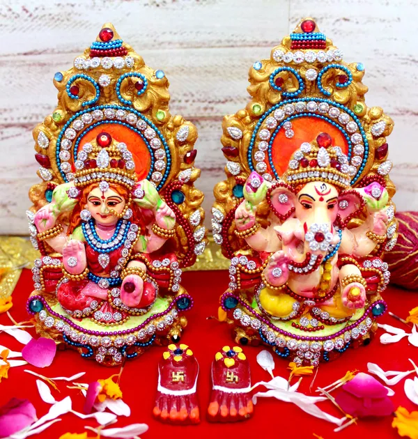 Multicolor_Glossy_Finish_Clay_Religious_Idol_&_Figurine_Showpiece